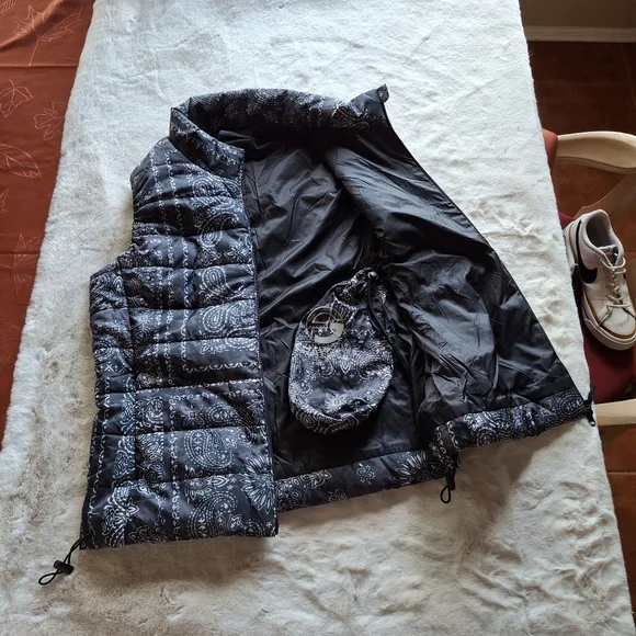 Paisley Bandana Packable Foray Golf Womens Puffer Vest Turtle Neck Zip up Small - Picture 8 of 10